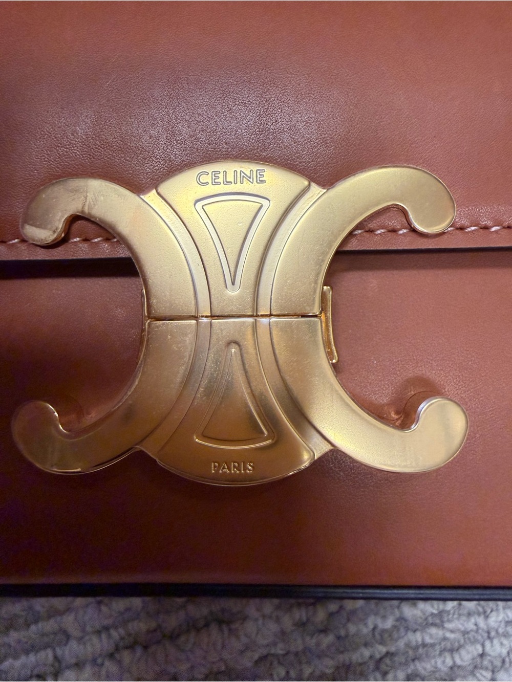 Celine Tan Leather Triomphe shoulder bag with Gold Hardware. - Picture 5 of 11